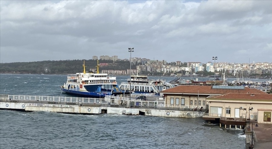 Kuzey Ege'de feribot seferlerine fırtına engeli