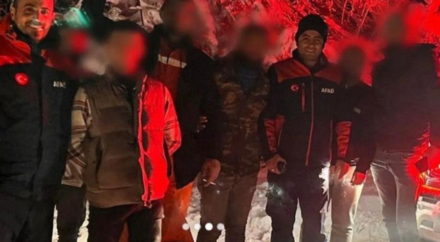 Dağda mahsur kalan 4 genç, AFAD ekiplerince kurtarıldı
