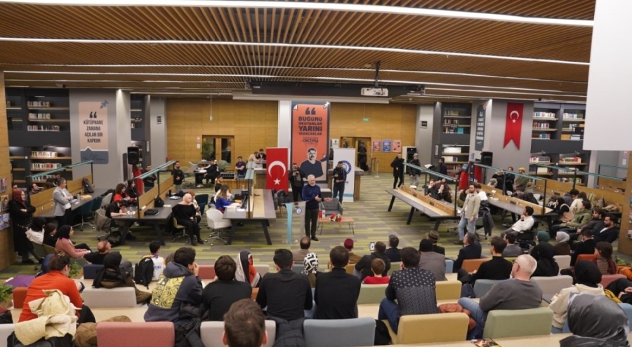 Bursa Yıldırım'da ünlü yazarlar okurlarıyla buluştu