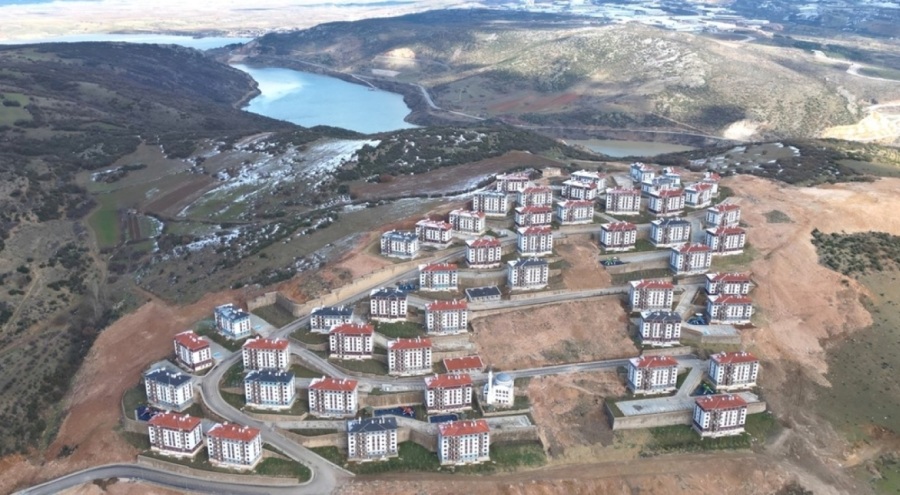Bursa İnegöl'de TOKİ konutlarında anahtar teslimi başladı