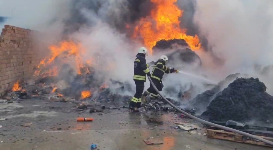 Geri dönüşüm tesisinde korkutan yangın!