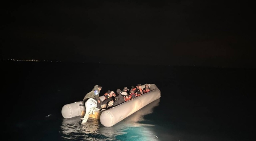 İzmir açıklarında 63 düzensiz göçmen kurtarıldı