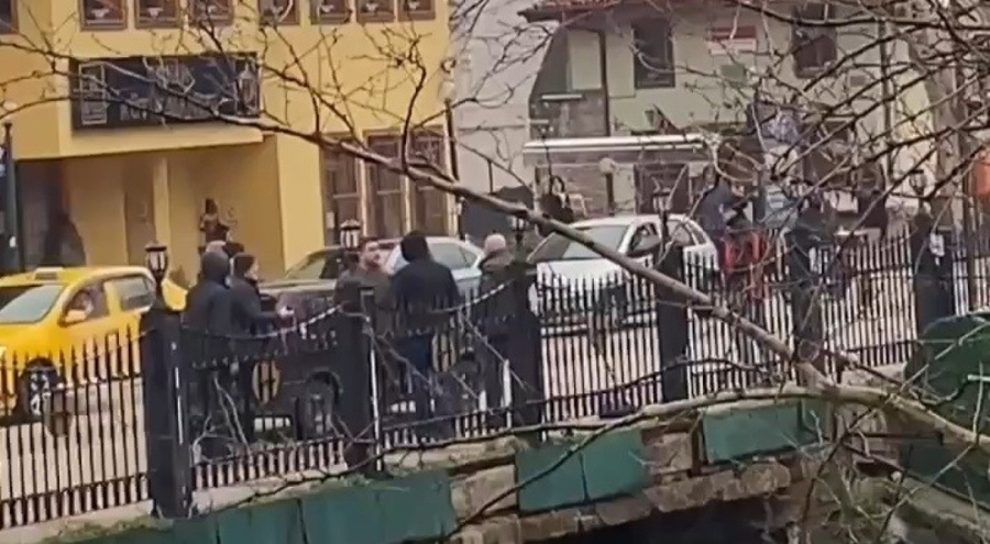 Bursa'da Setbaşı Köprüsü'nde yol verme kavgası!