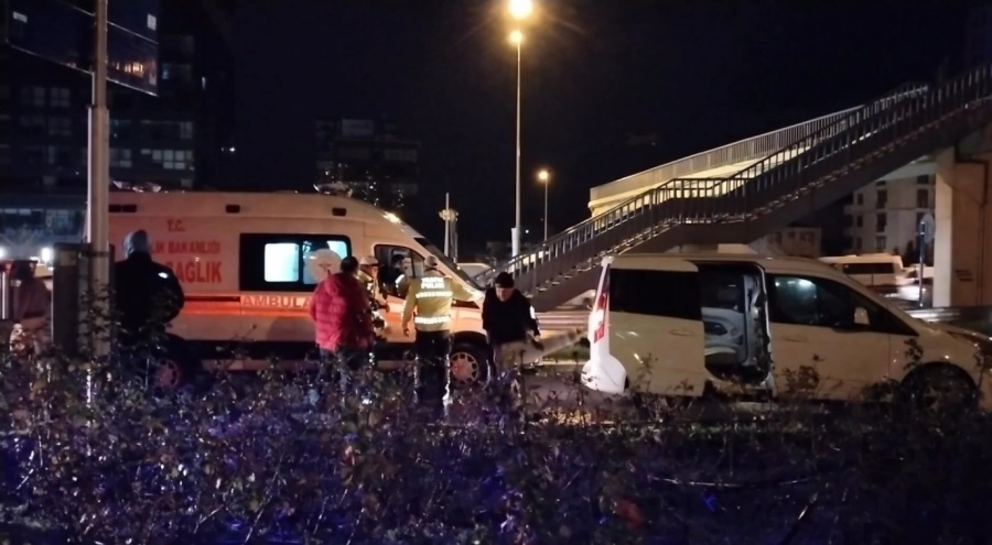 Yolun karşısına geçmeye çalışan kişiye araç çarptı