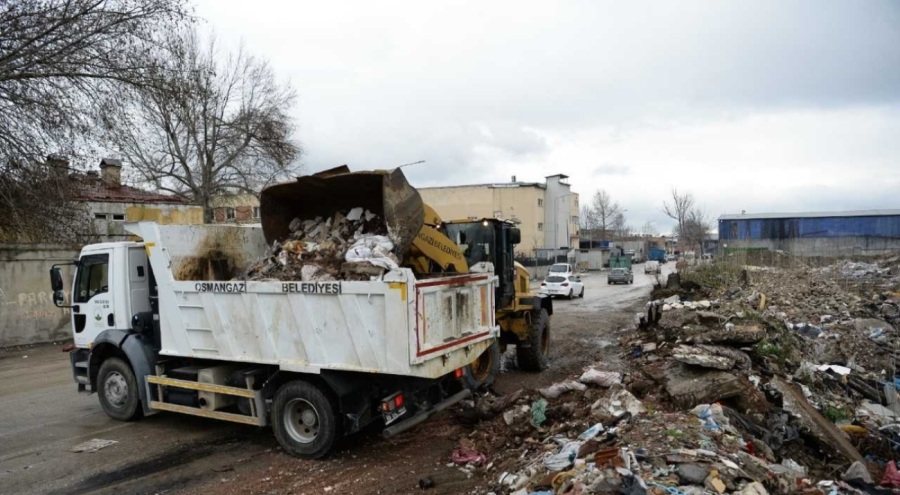 Osmangazi'de çöp ve molozlar toplandı
