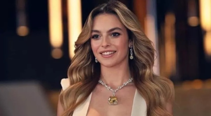 Melis Sezen'in ödül gecesi tarzıyla gündem oldu