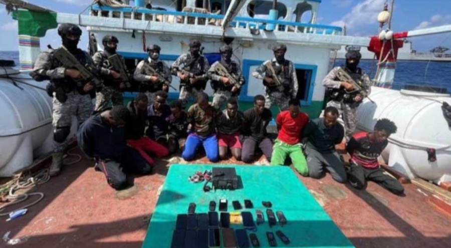 Korsanların kaçırdığı mürettebat kurtarıldı