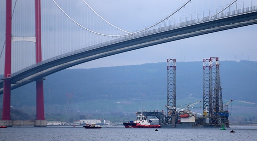 Çanakkale Boğazı'nda ulaşıma "fırtına" engeli