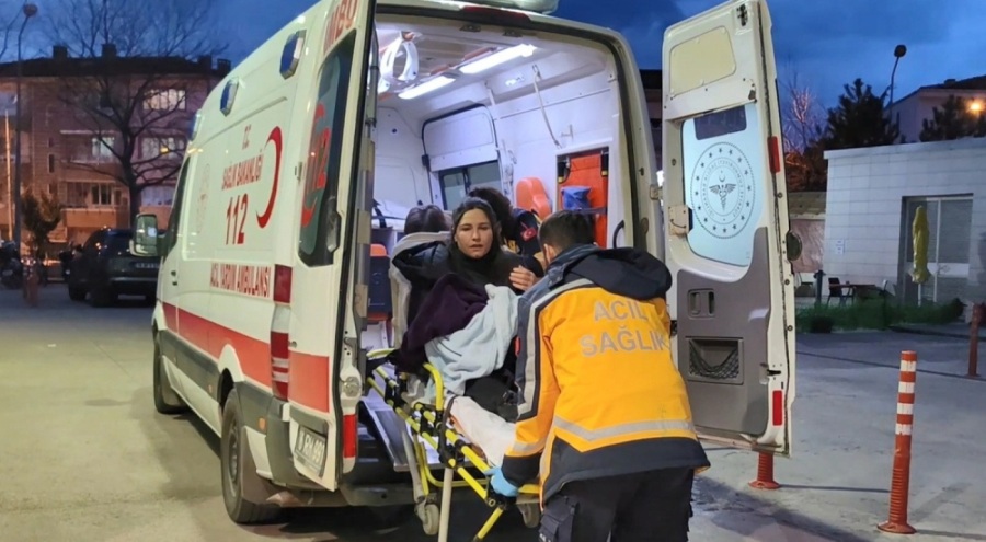 Bursa'da ağlayan bebeğini sakinleştirmeye çalışan sürücü 2 çocuğa çarptı!