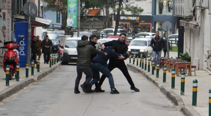 Bursa emniyeti kılıktan kılığa girerek, suçluları böyle yakalıyorlar