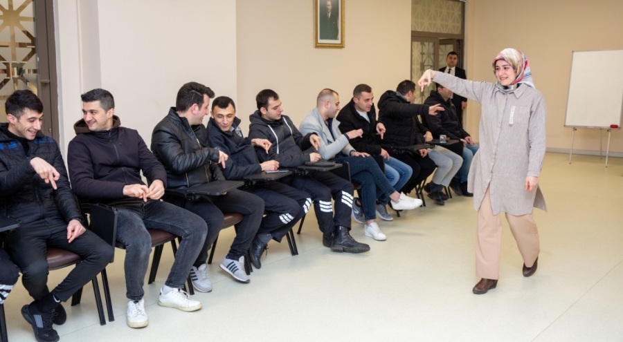 Bursa Büyükşehir Belediyesi personelleri işaret dili eğitimi alıyor