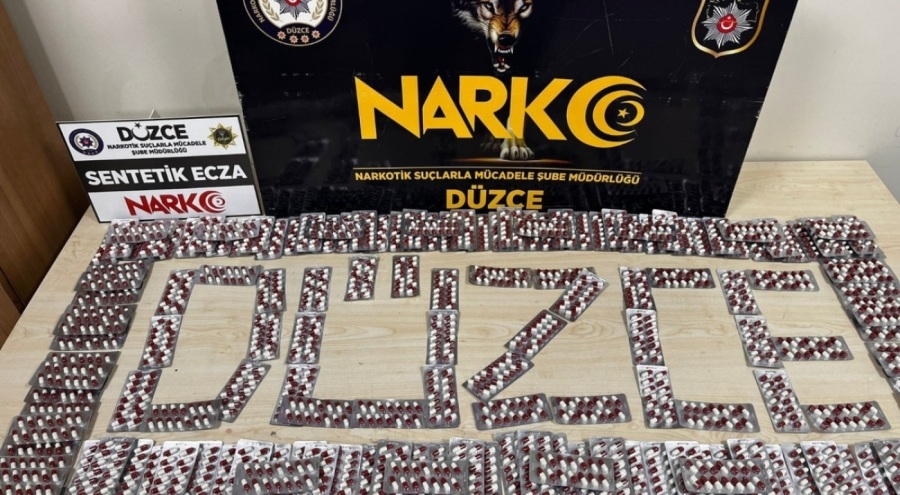 Düzce'de bir kişi üzerinden 2 bin 240 uyuşturucu hap yakalandı!