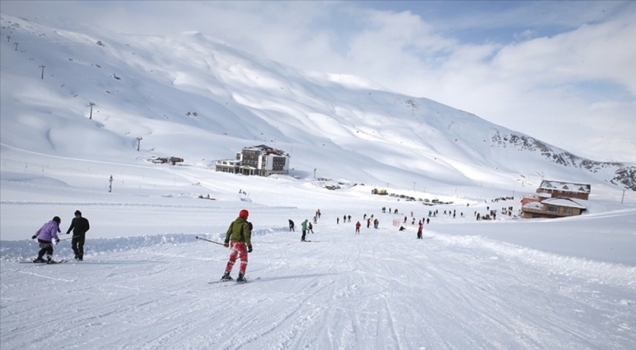 Kayak merkezlerinde en fazla kar kalınlığı Hakkari'de ölçüldü