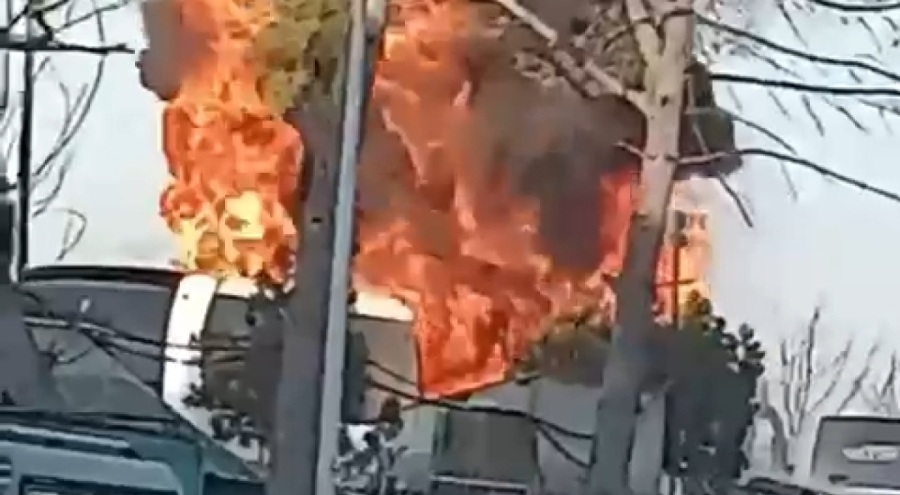 Bursa'da park halindeki otobüs cayır cayır yandı!