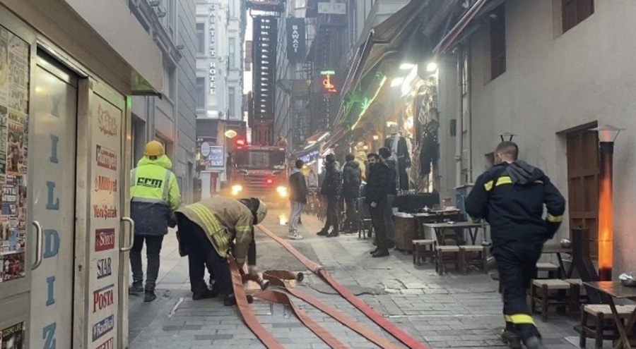 Taksim'de bir restoranda yangın!