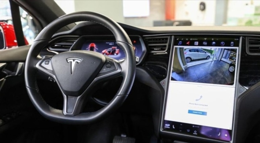 Tesla araçlarını geri çağırıyor
