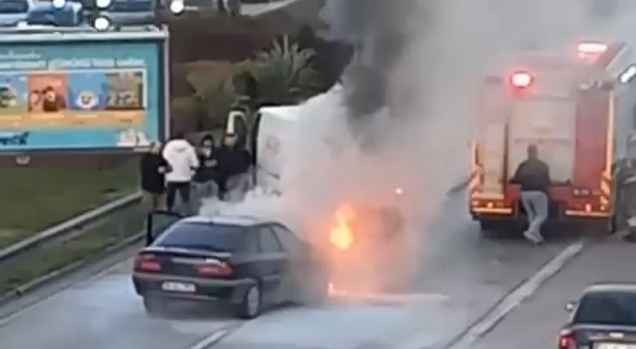 Bursa'da seyir halindeki otomobil yandı!