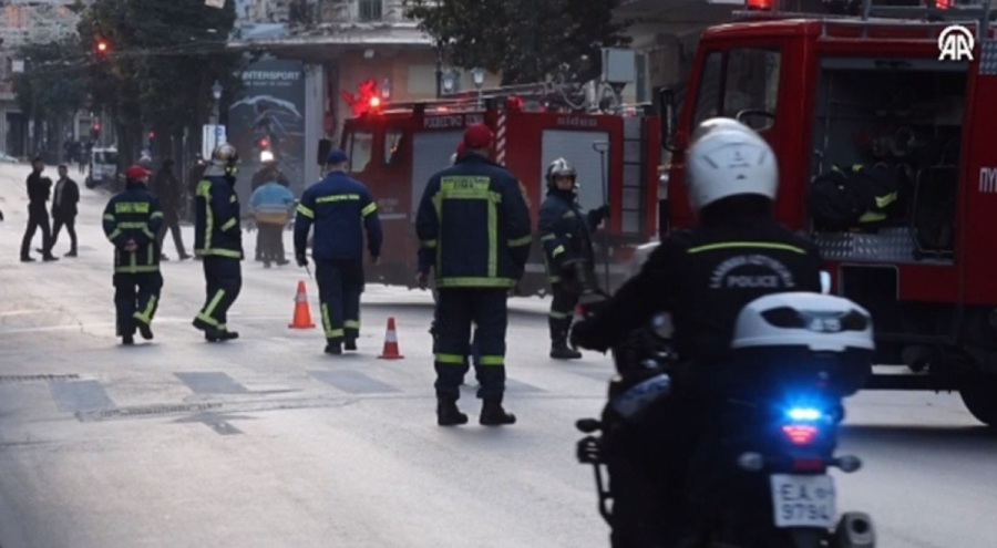 Gazeteye ihbarda bulunup bakanlık önünde bomba patlattılar