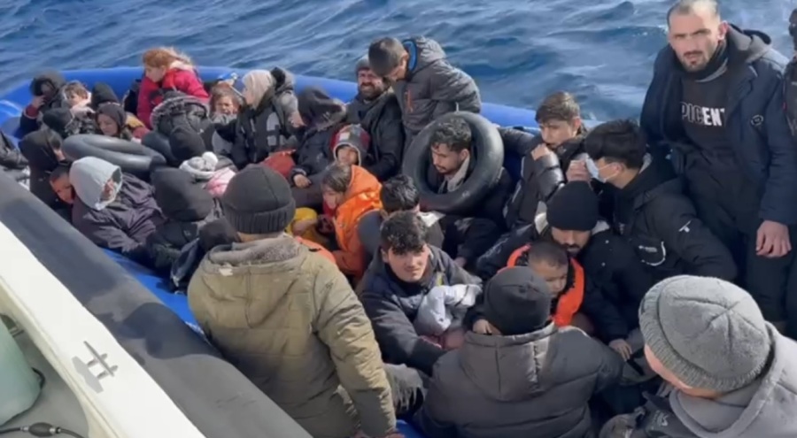 Çanakkale'de Sahil Güvenlik ekipleri 69 kaçak göçmeni yakaladı