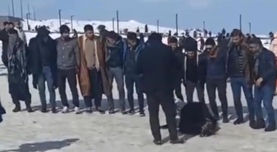 Davul çalarken kalp krizi geçirip öldü