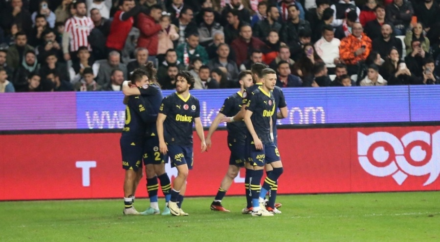 Fenerbahçe, yenilmezlik serisini 12 maça çıkardı