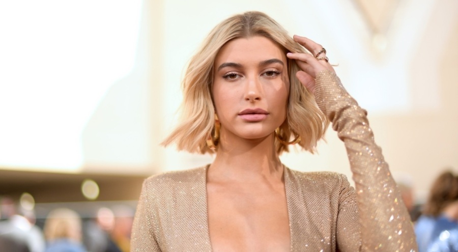 Hailey Bieber sosyal medya hesabından bikinili pozlarını paylaştı!