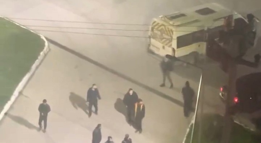 Bursa'da yol verme kavgasında sokak ringe döndü!