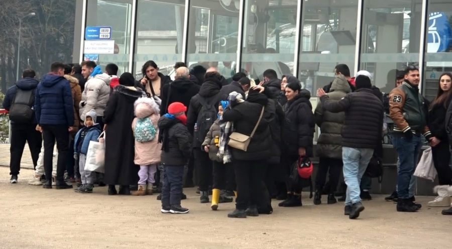 Bursa'da yarıyıl tatilinin son gününde teleferikte kuyruk oluştu