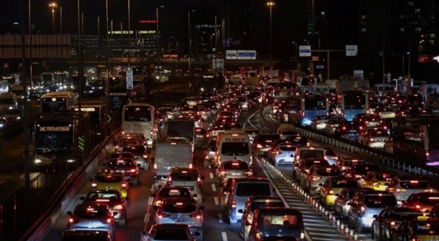 En çok araç hangi ilde bulunuyor? 2 kişiye bir araç düşüyor