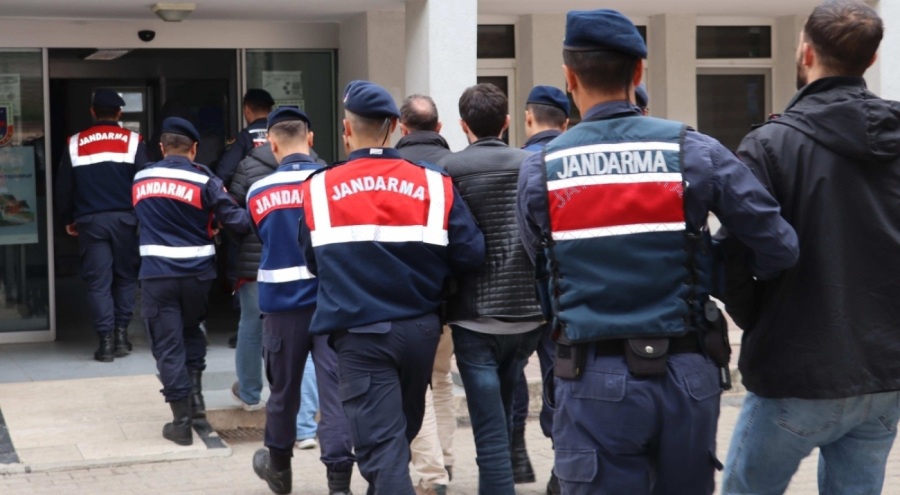 Yurt dışına kaçmaya çalışan FETÖ şüphelileri sınırda yakalandı