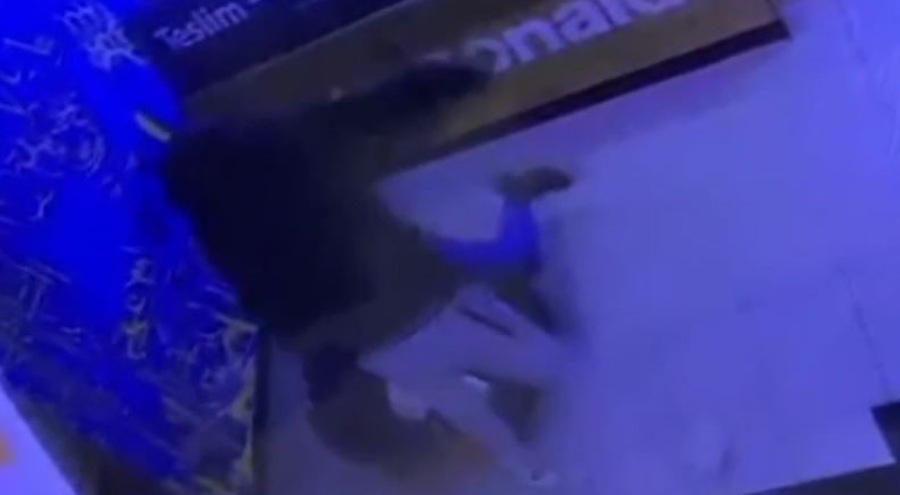 Müzisyene ölüm dayağı!