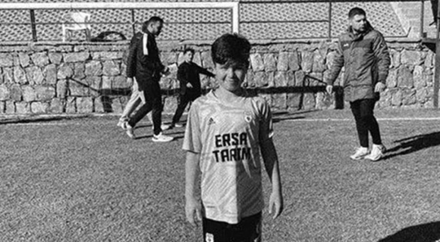 Silahlı kavgada arada kalan çocuk can verdi!