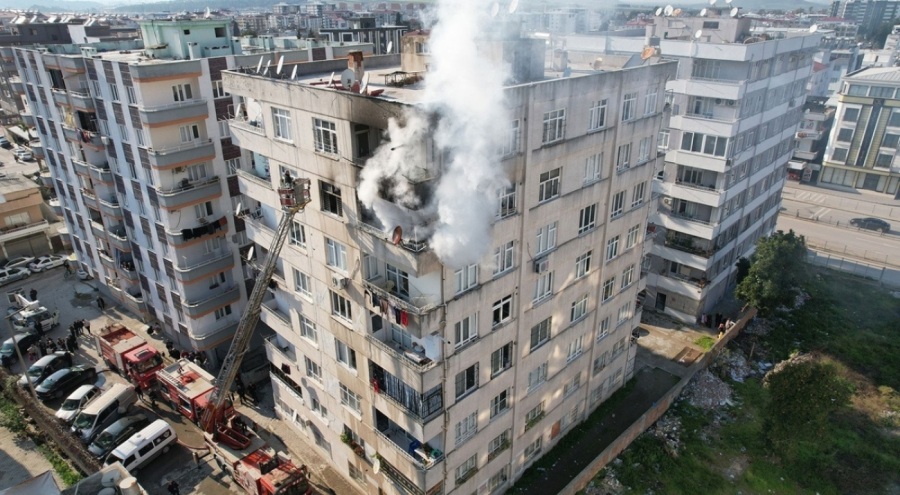 Apartmanda yangın paniği!