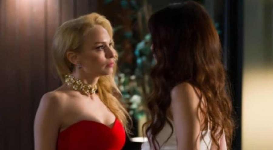 Sinem Ünsal ve Nilperi Şahinkaya saunaya girdi!