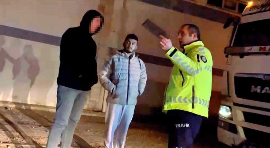 Bursa'da polisin dur ihtarına uymayarak tırı bırakıp kaçan sürücü yakalandı!