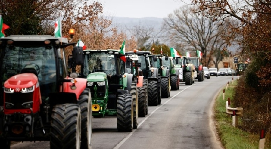 İtalya'da çiftçiler, eylemlerini başkente taşıyor