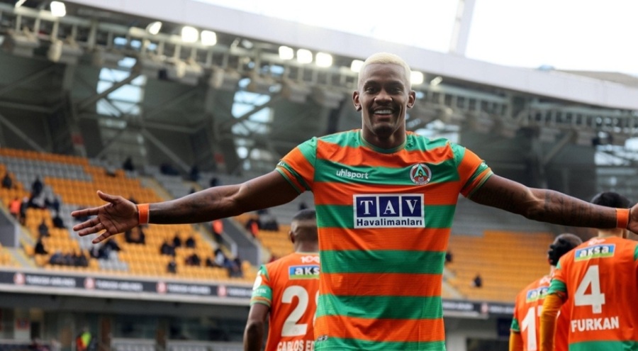 Alanyaspor'da o isim kiralık gönderildi!