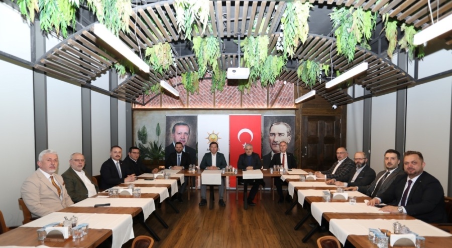 AK Parti İnegöl Belediyesi başkan aday adayları toplantı yaptı