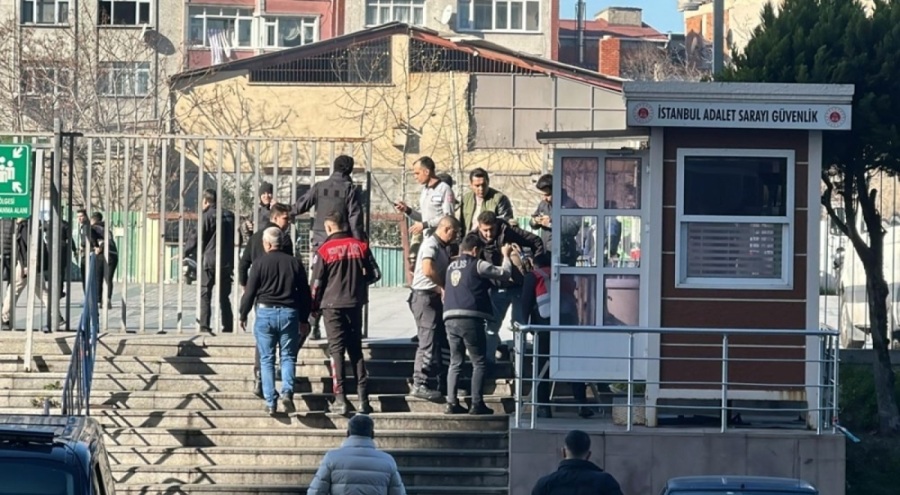 Çağlayan Adliyesi'nde silahlı saldırı girişimi! 3'ü polis 6 yaralı, 2 saldırgan etkisiz hale getirildi