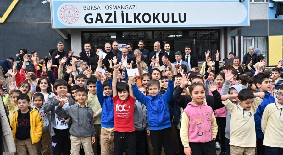 Alinur Aktaş'tan ders başı yapan öğrencileri ziyaret etti