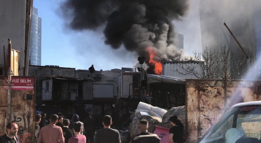 Geri dönüşüm tesisinde yangın!