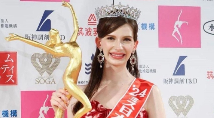 Evli adamla ilişkisi olduğu ortaya çıkan Japonya güzeli tacını geri verdi