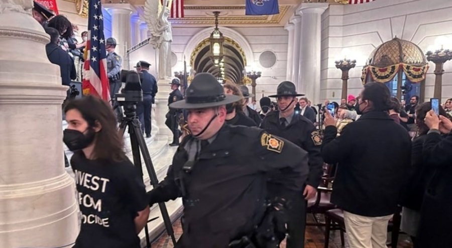 ABD, İsrail'e yatırımları protesto eden göstericilere gözaltına aldı