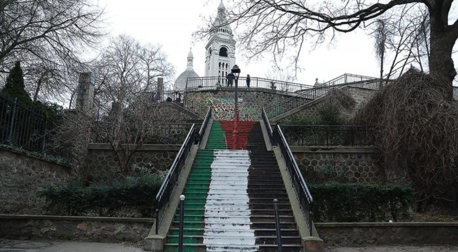 Paris'in simgelerinden Sacre Coeur'ün merdivenleri Filistin bayrağı renklerine boyandı
