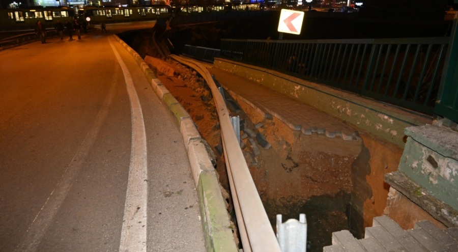 Bursa'da Bilginler Caddesi trafiğe kapatıldı