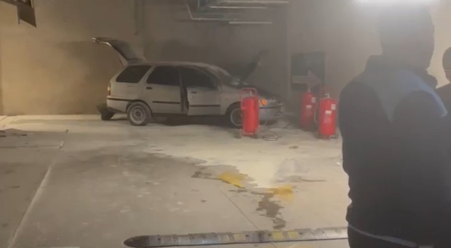 Bursa Şehir Hastanesi'nde otomobil cayır cayır yandı!