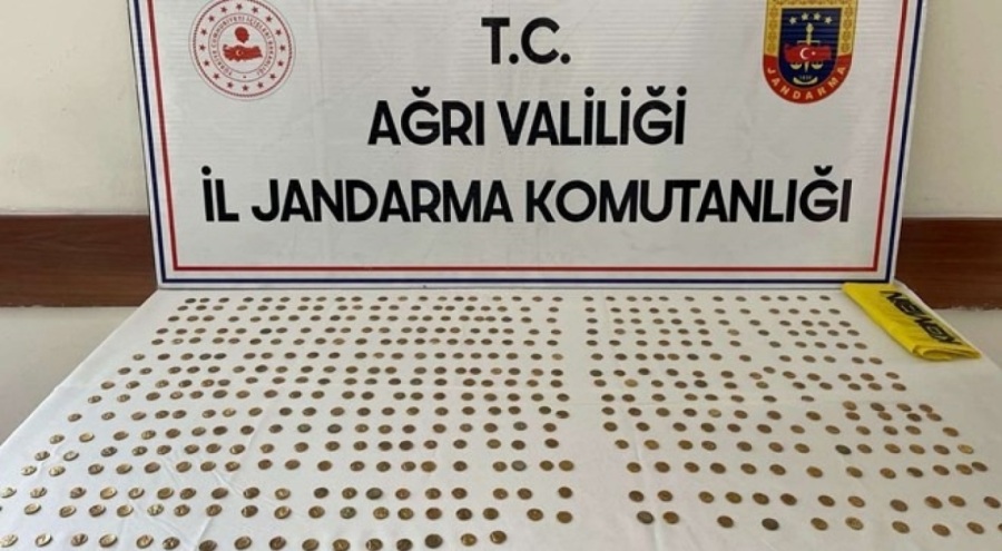 Ağrı'da yüzlerce altın sikke ele geçirildi