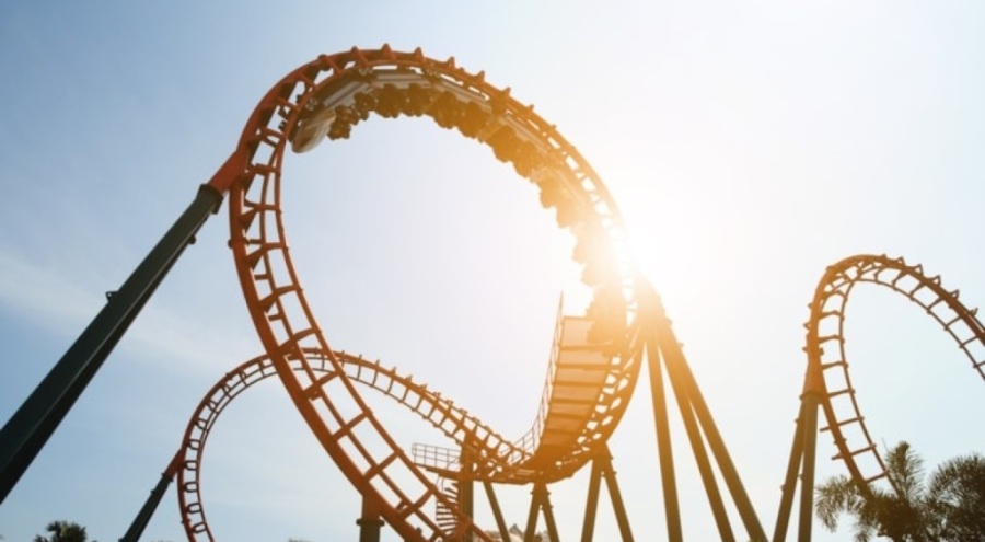 Disneyland'da panik: Havada asılı kaldılar