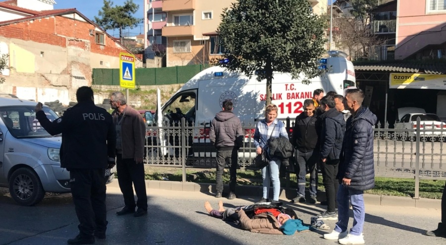 Yolun karşısına geçmeye çalışan kadına araç çarptı