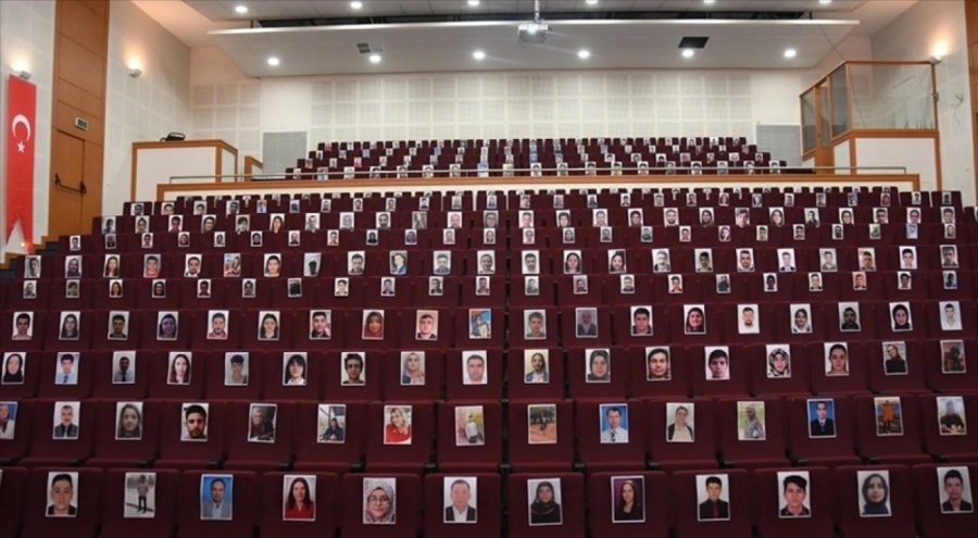 Adıyaman Üniversitesi, depremde hayatını kaybeden personel ve öğrenciler için tören düzenledi